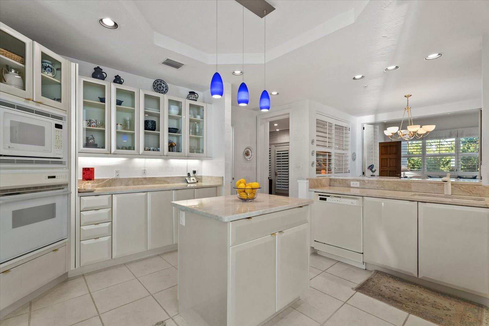 2165 GULF OF MEXICO DRIVE, #121, Longboat Key, FL 34228