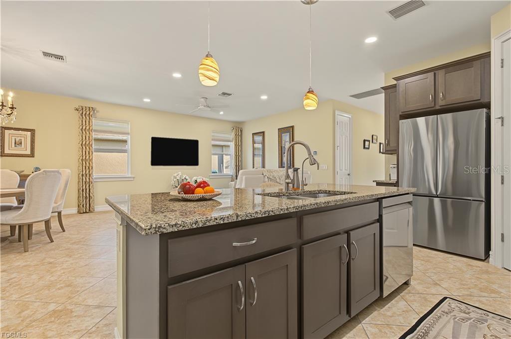 3161 AMADORA CIRCLE, Cape Coral, FL 33909