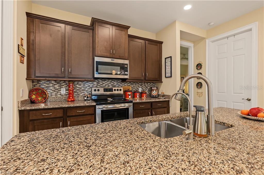 3161 AMADORA CIRCLE, Cape Coral, FL 33909 3161 AMADORA CIRCLE, Cape Coral, FL 33909