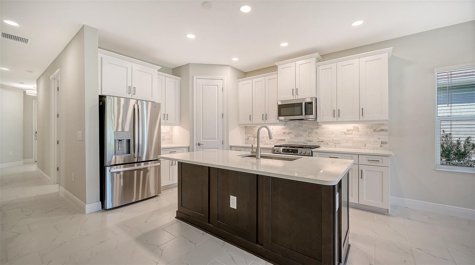 8472 ANTHIRIUM LOOP, Sarasota, FL 34240 8472 ANTHIRIUM LOOP, Sarasota, FL 34240