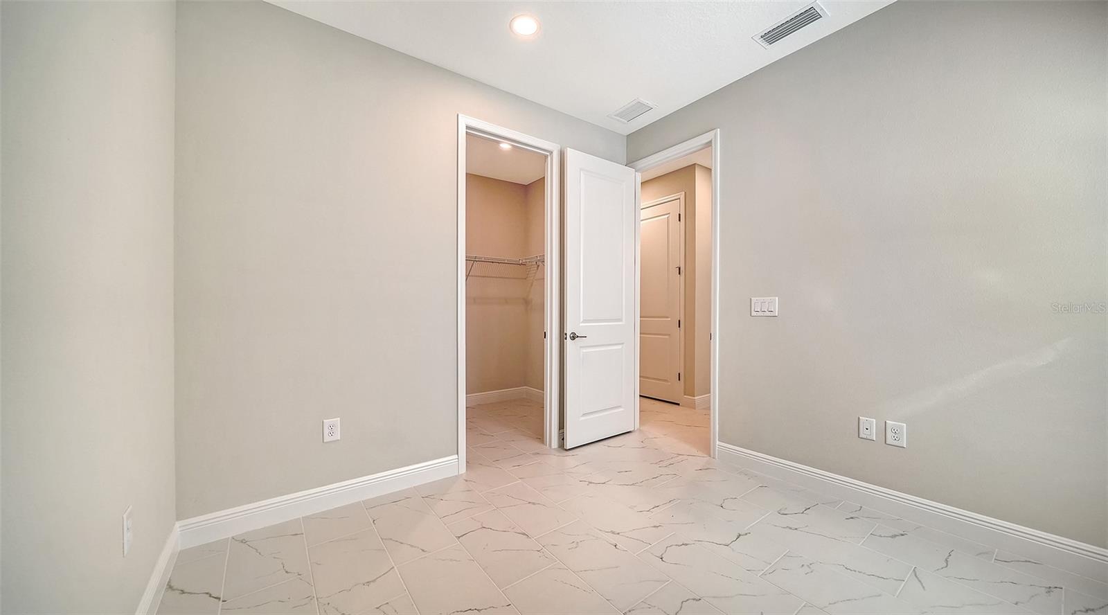 8472 ANTHIRIUM LOOP, Sarasota, FL 34240