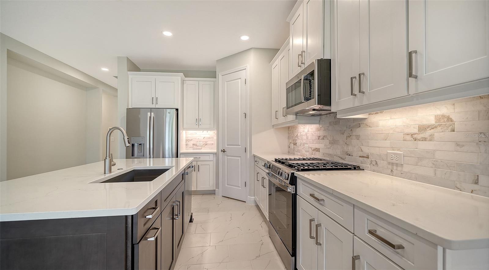 8472 ANTHIRIUM LOOP, Sarasota, FL 34240
