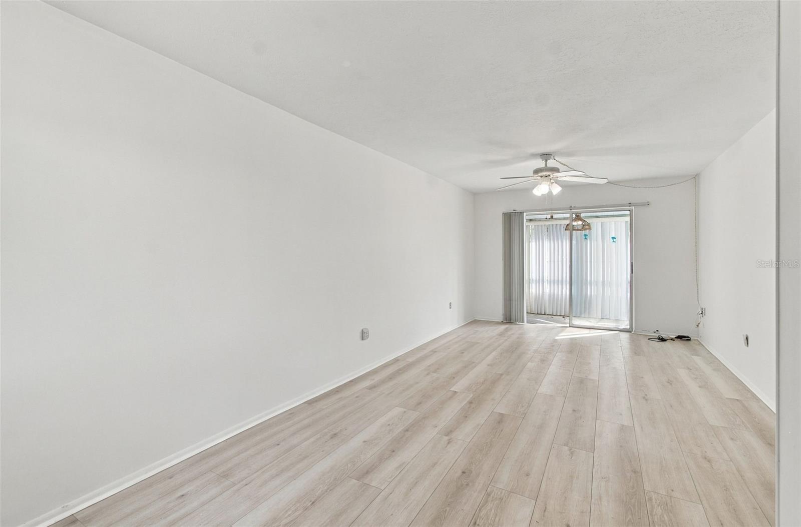Laminate floors throughot