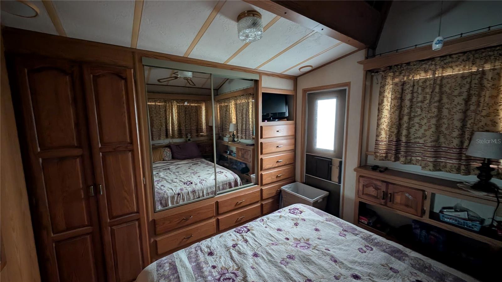 BEDROOM CLOSETS