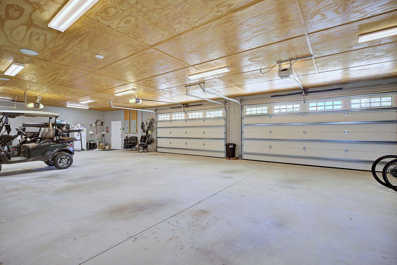 4 Car garage 54'4"x28'10"