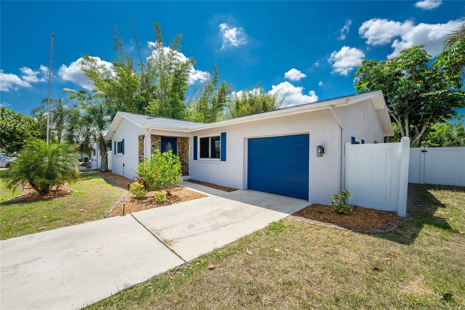 557 MAGNOLIA AVENUE NW, Port Charlotte, FL 33952