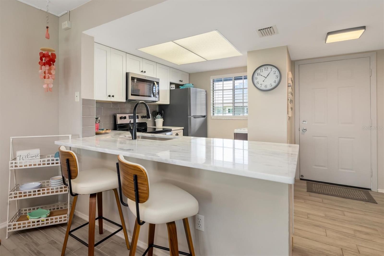 BREAKFAST BAR