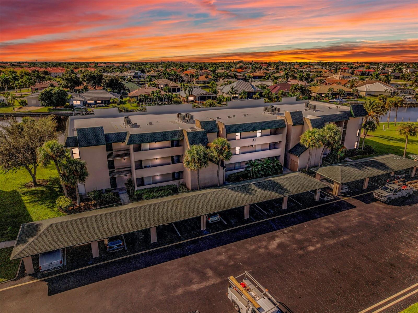 Waterfront Condo! 2nd floor END UNIT with tons of natural sunlight! Waterfront Condo! 2nd floor END UNIT with tons of natural sunlight!