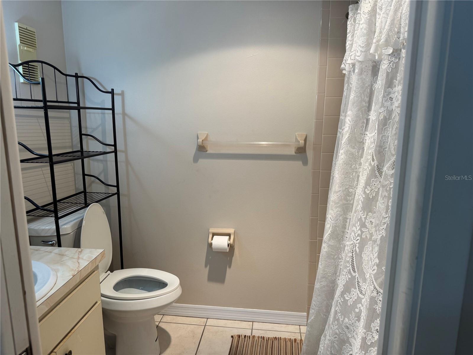 Master bath with tub