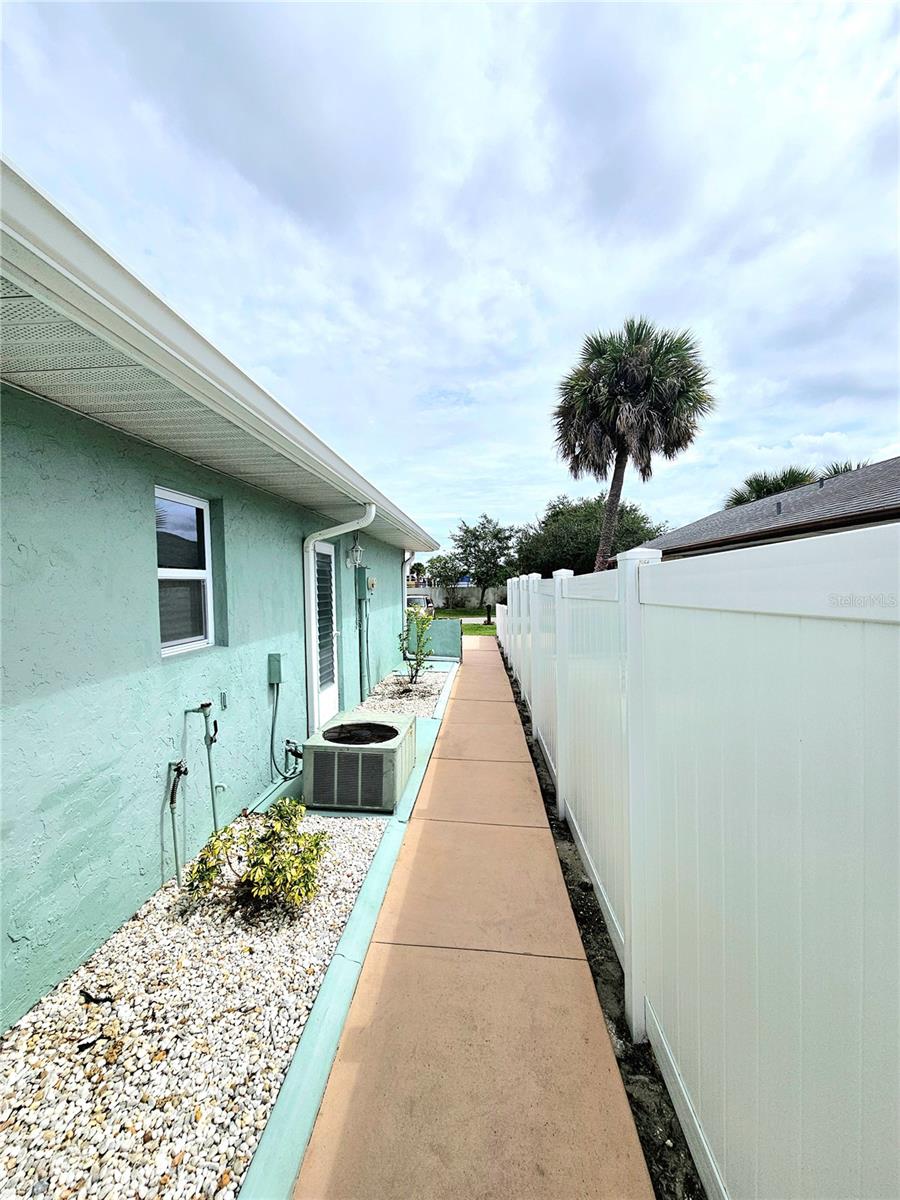 582 AZALEA DRIVE NW, Port Charlotte, FL 33952
