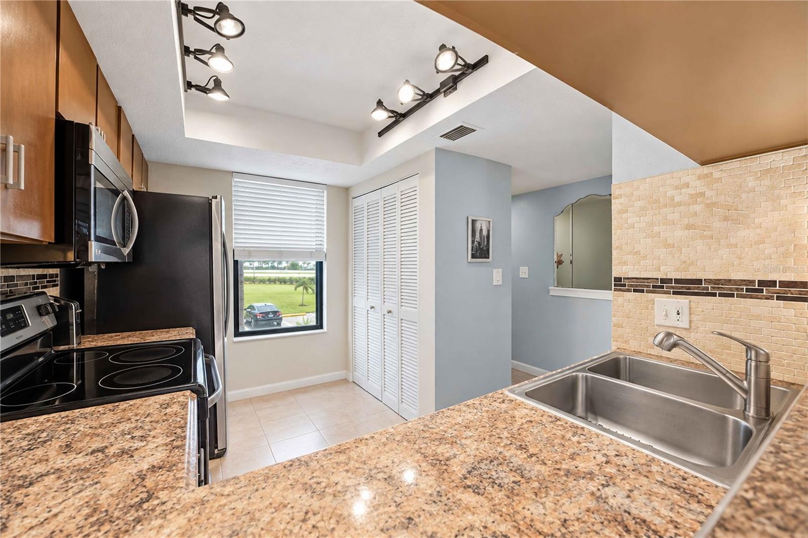 1999 KINGS HIGHWAY, #16B, Port Charlotte, FL 33980