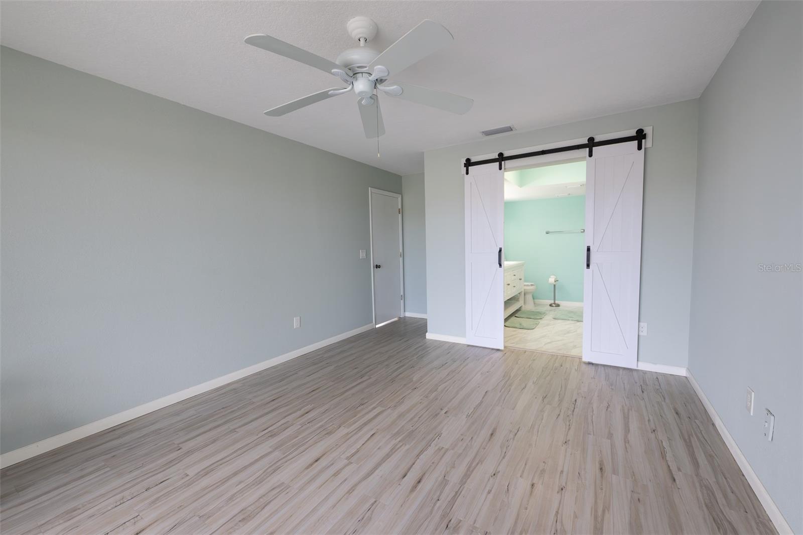 Primary Bedroom en suite