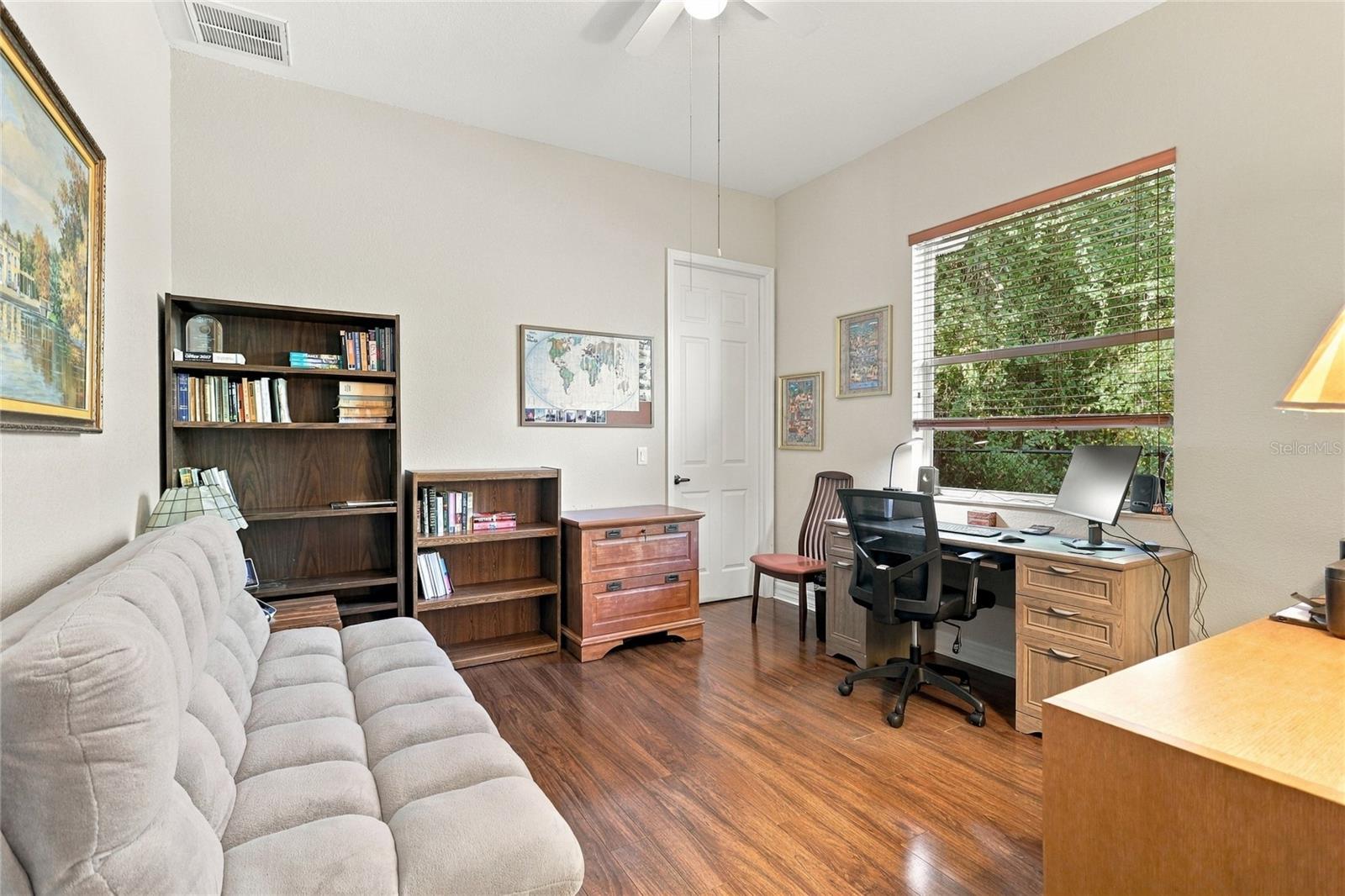 Bedroom#2/home office