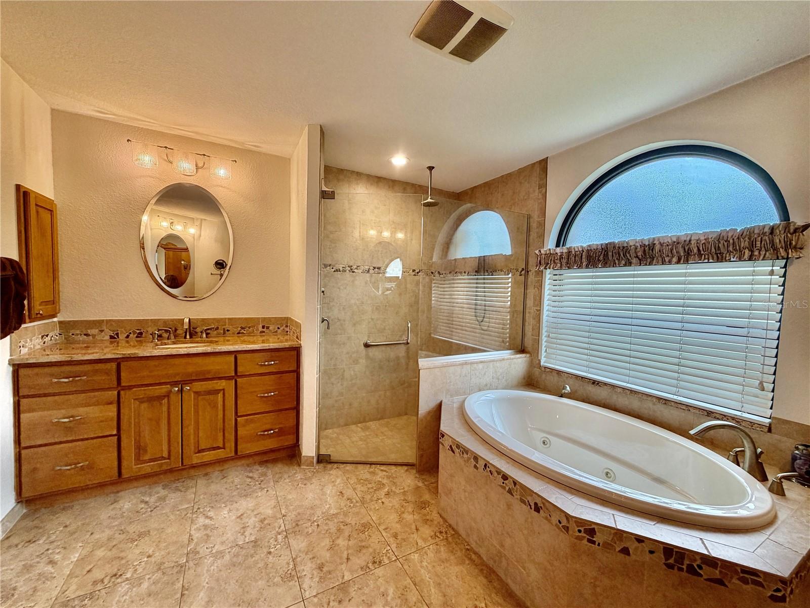 Jetted tub, walk-in shower, 2 vanities