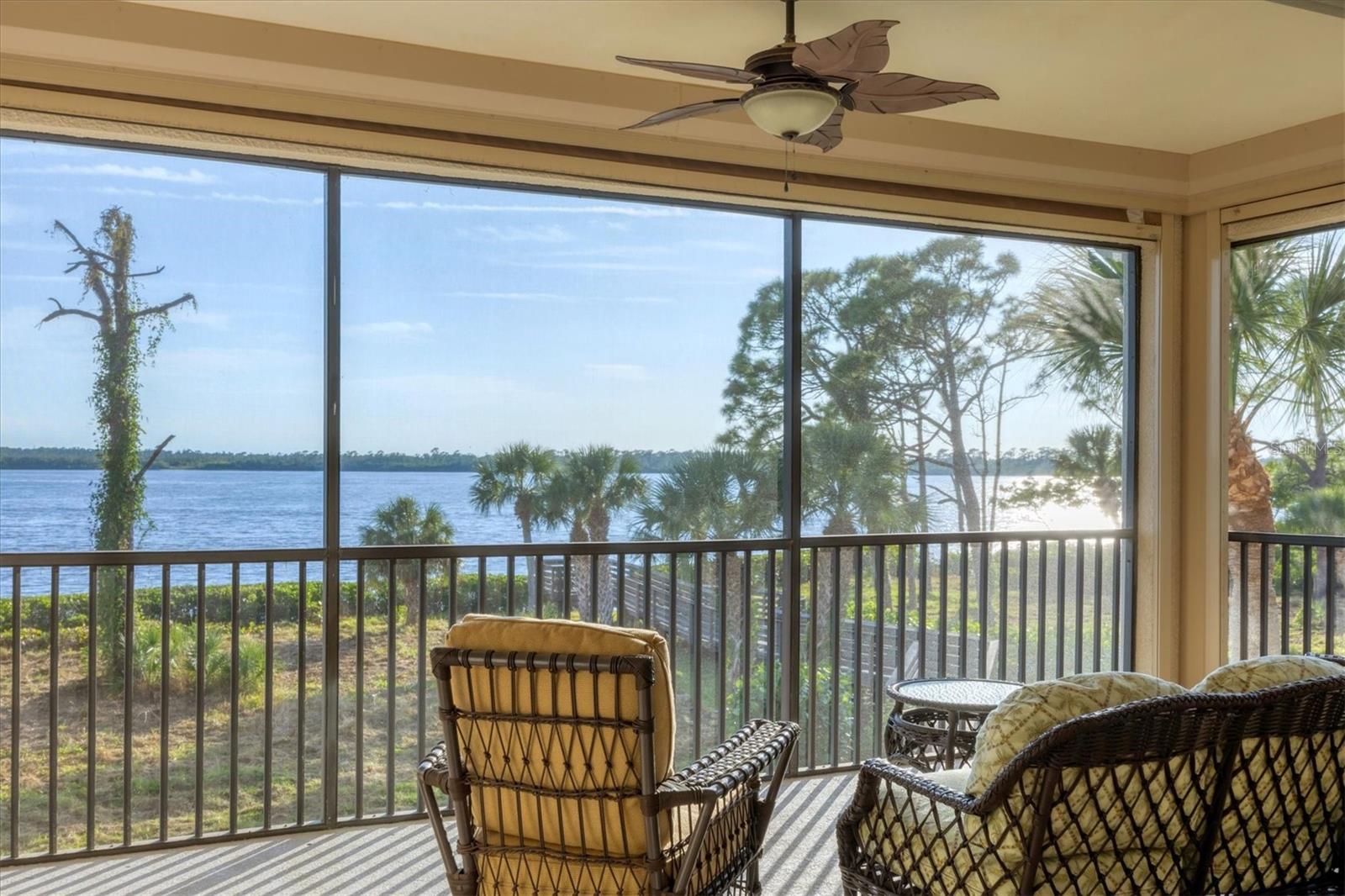 Beautiful view while having your morning coffee/tea. Beautiful view while having your morning coffee/tea.