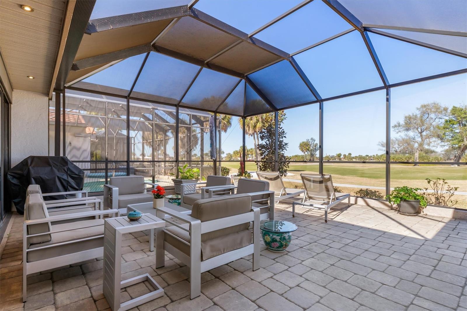 Very large screened lanai with enhancing shading