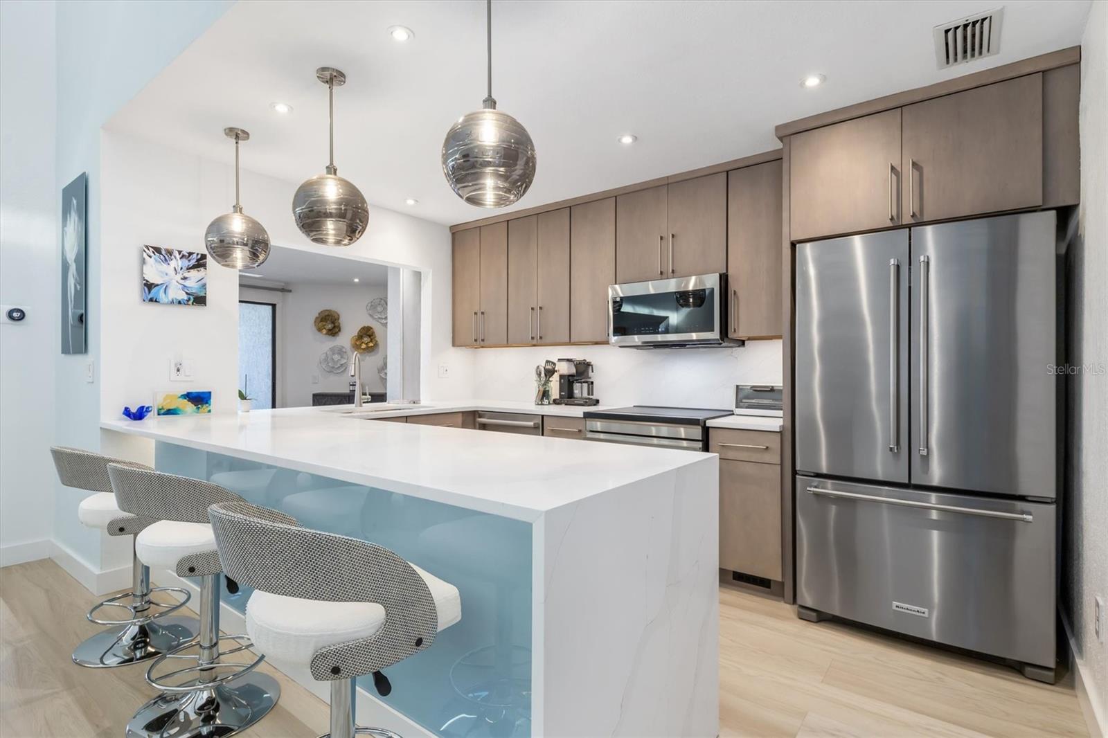 Stunning chefs kitchen with high end applicances