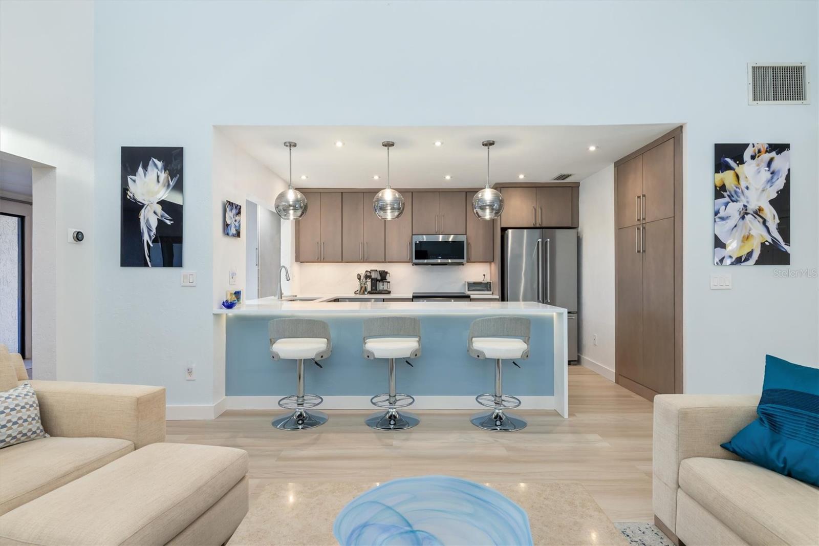 Breakfast bar, quartz waterfall counters
