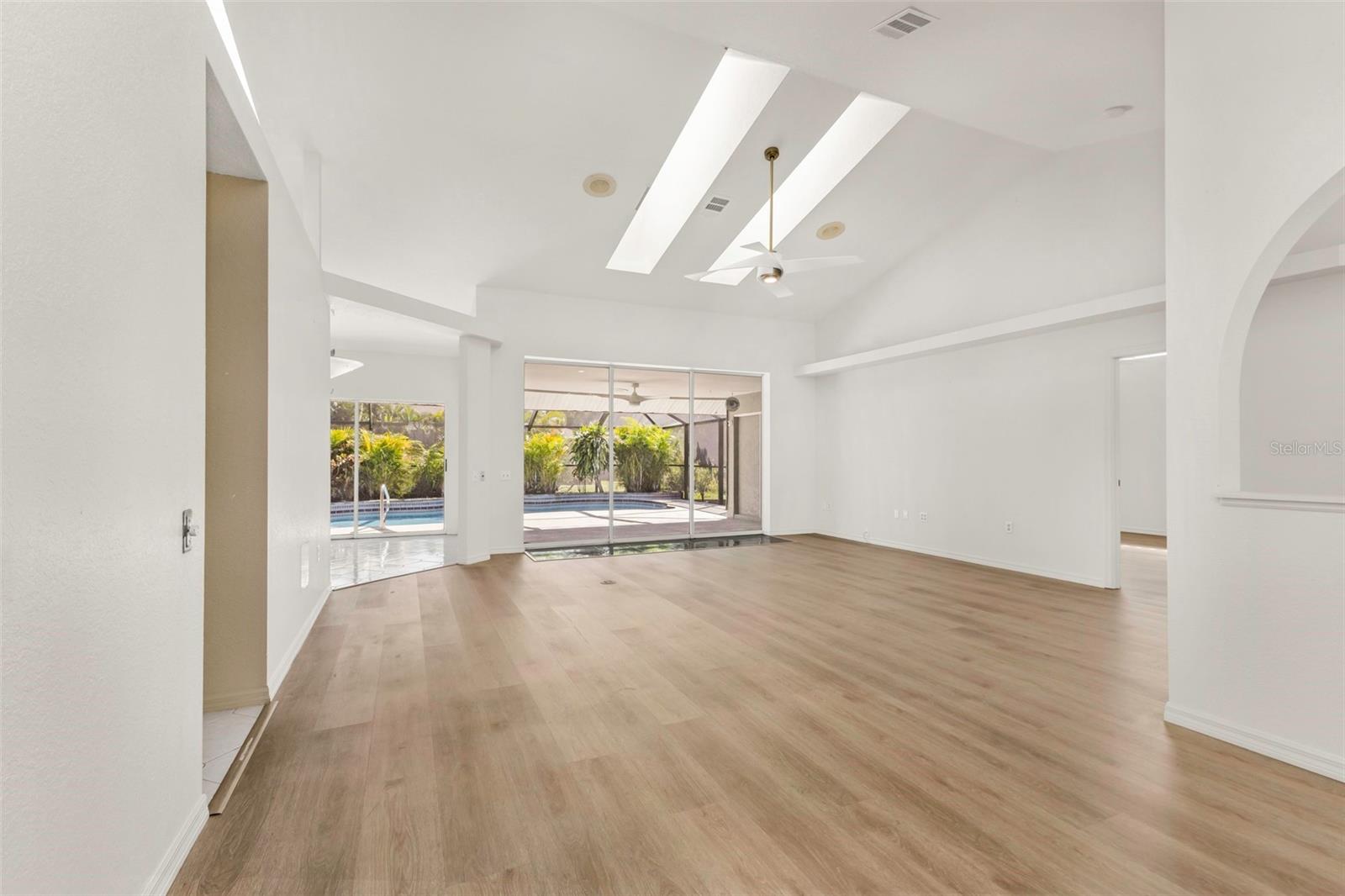 Formal dinnig/flex space looking into living room