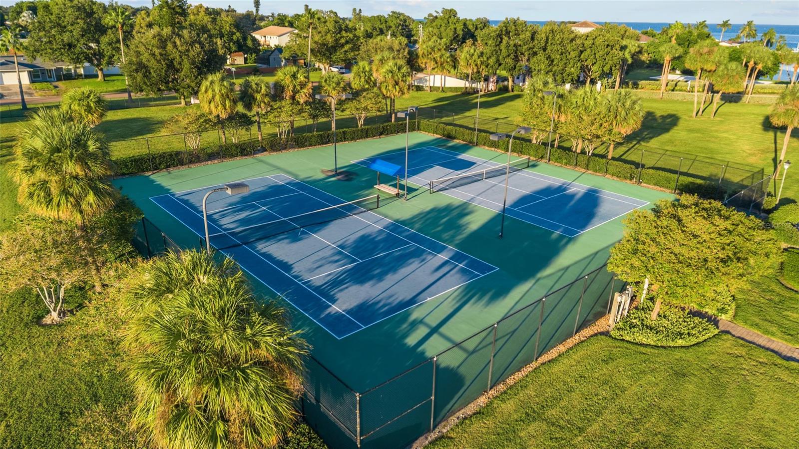 5202 BEACH DRIVE SE, #D, St Petersburg, FL 33705