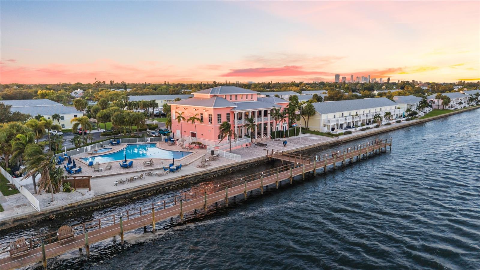 5202 BEACH DRIVE SE, #D, St Petersburg, FL 33705