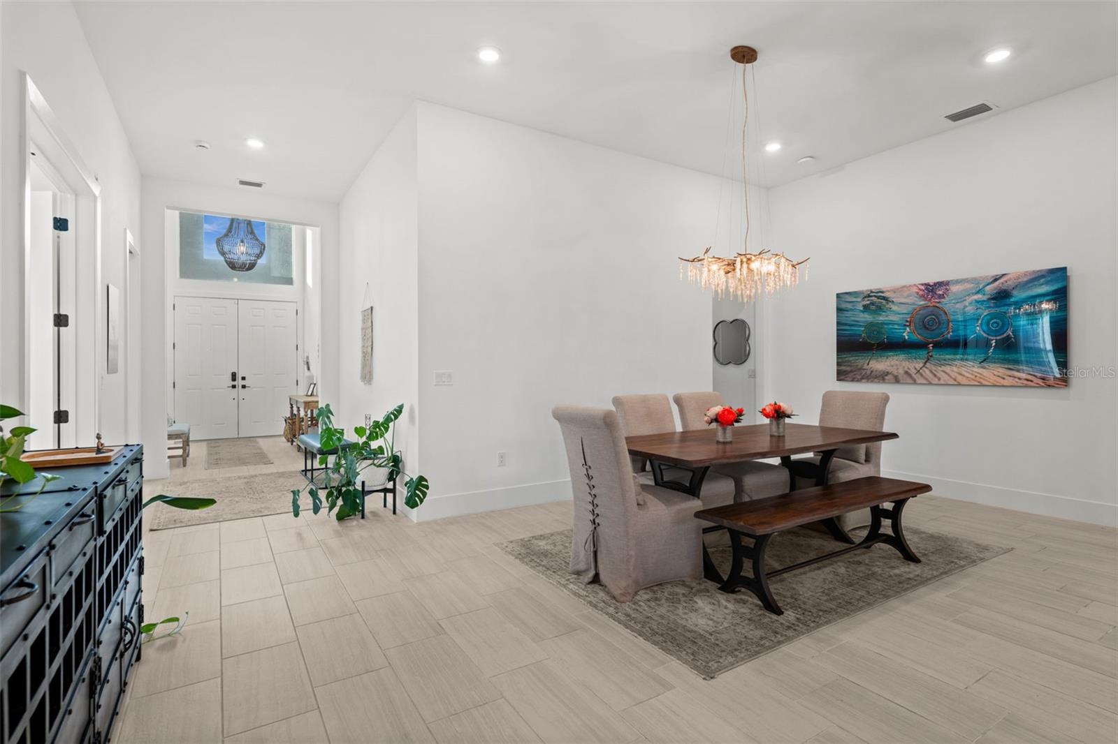 Front Foyer/Dining