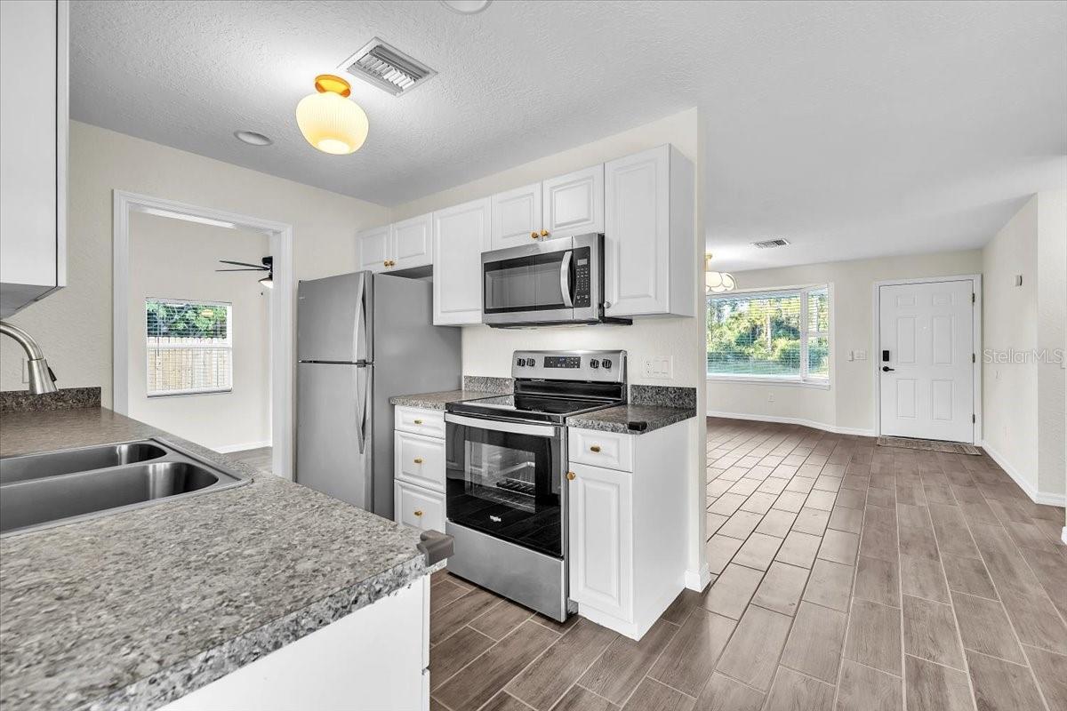 2524 COLLINGSWOOD BOULEVARD, Port Charlotte, FL 33948