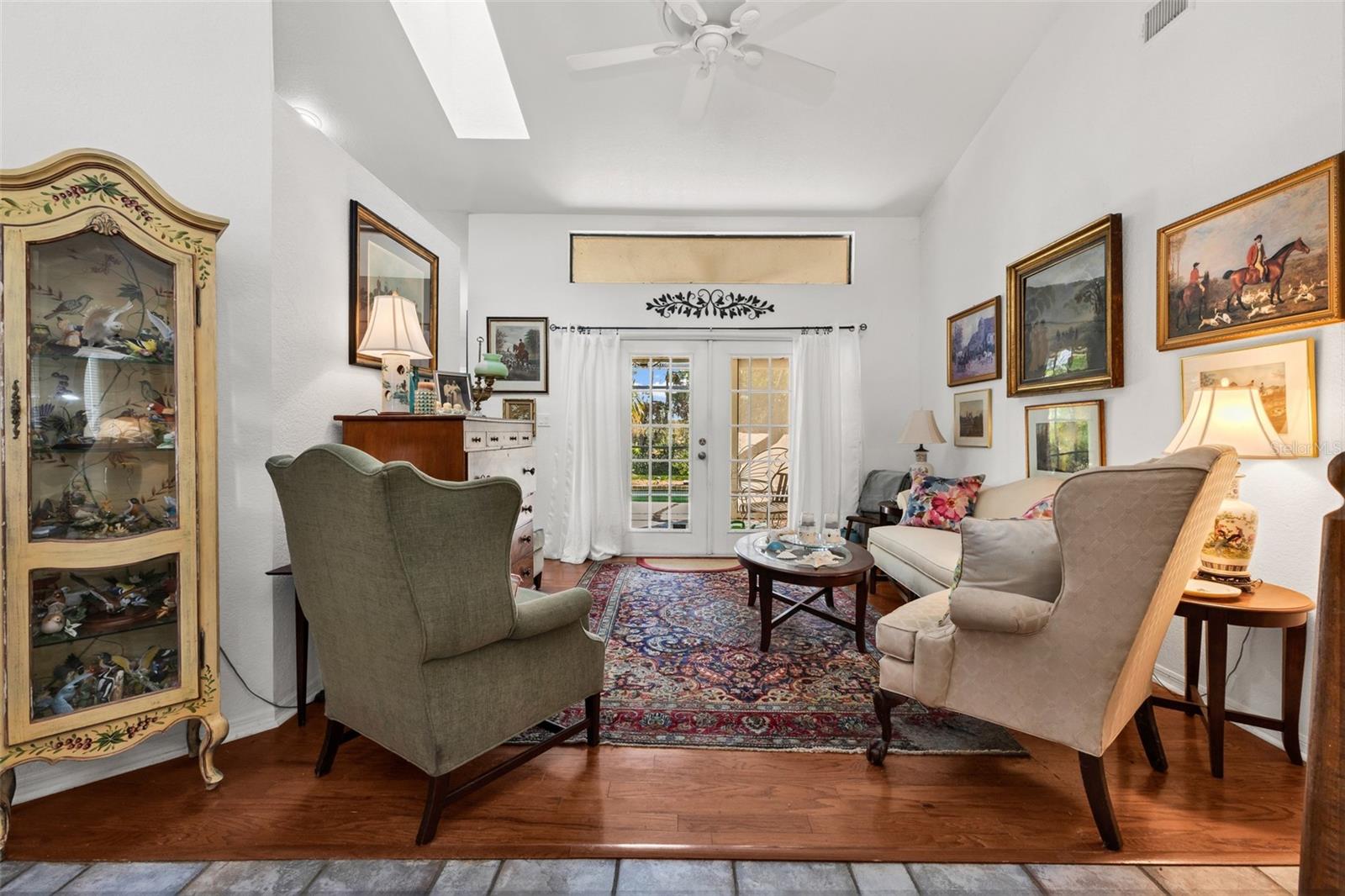 FORMAL LIVING ROOM FORMAL LIVING ROOM