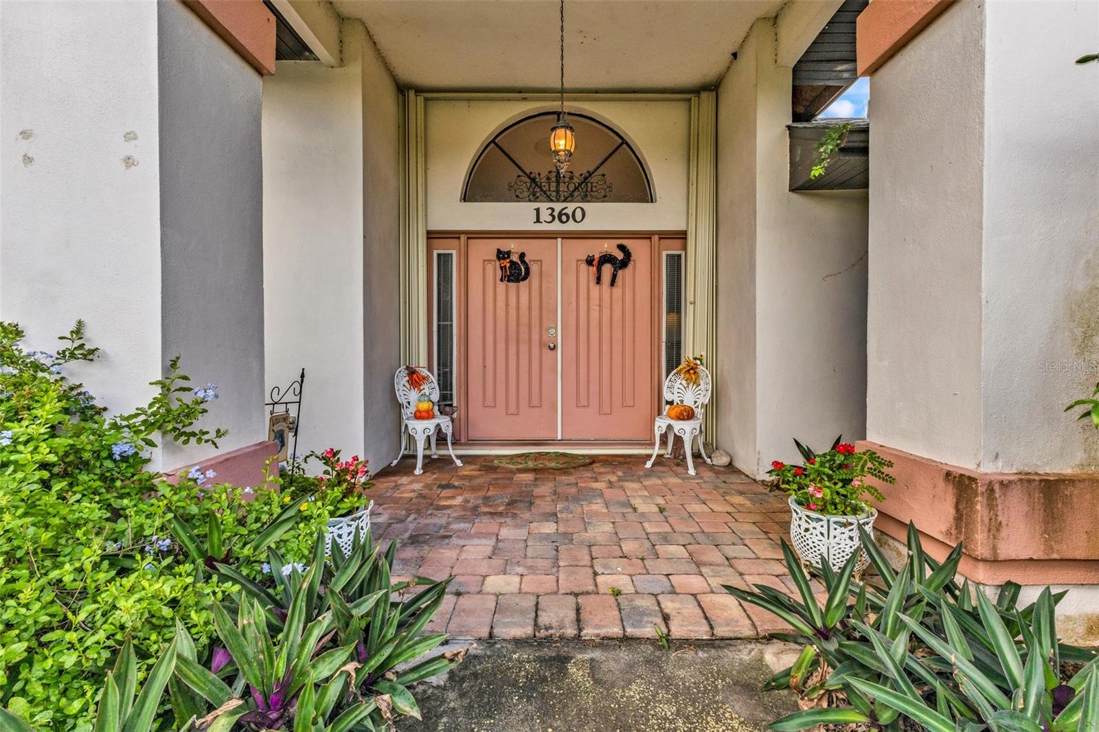OUTSIDE ENTRANCE WITH DOUBLE DOORS OUTSIDE ENTRANCE WITH DOUBLE DOORS