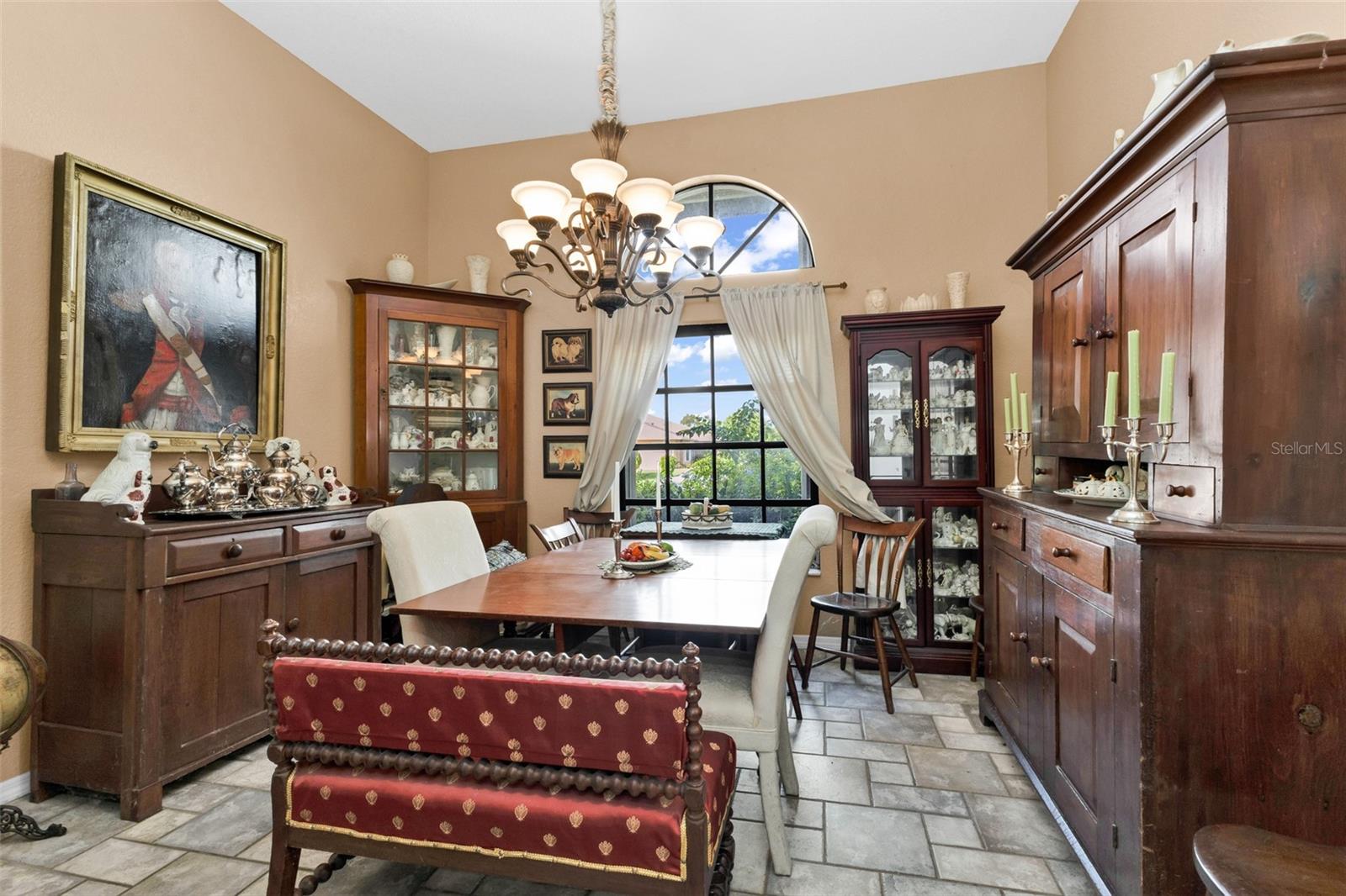 DINING ROOM DINING ROOM
