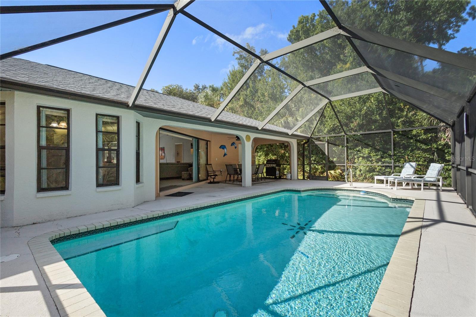 Oversize pool and Lanai.