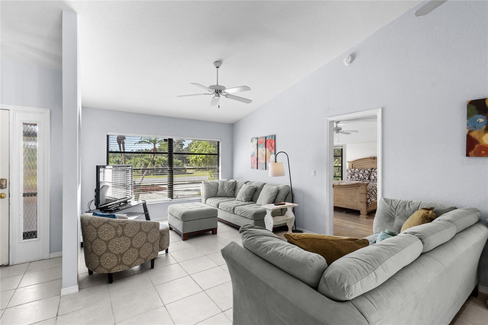Enjoy the Living area with large picture window. Enjoy the Living area with large picture window.