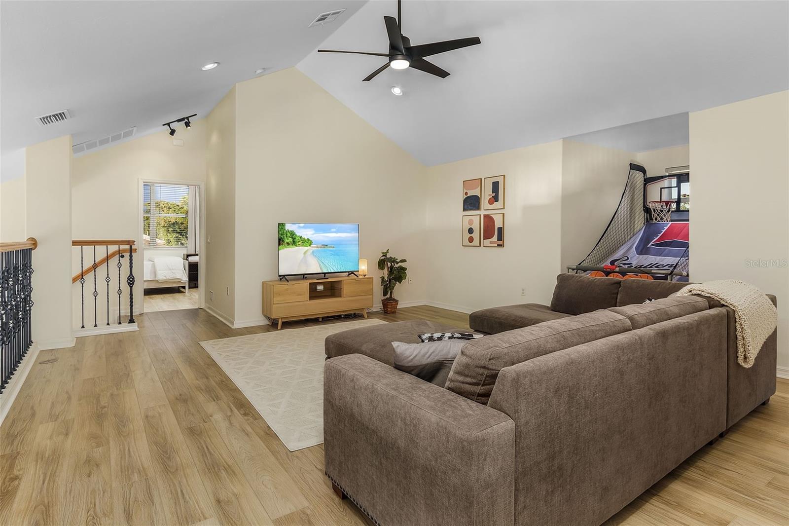 Grand upstairs loft for media & gaming fun!
