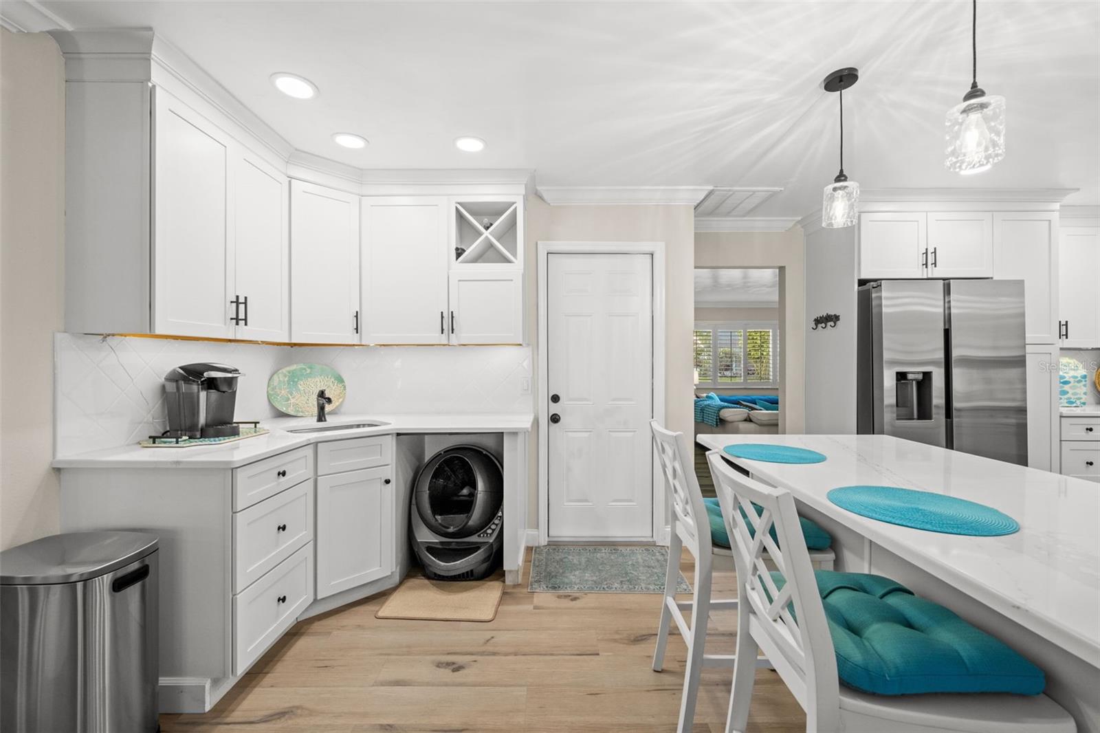 Recessed lighting. Pendant lighting. And a breakfast bar.