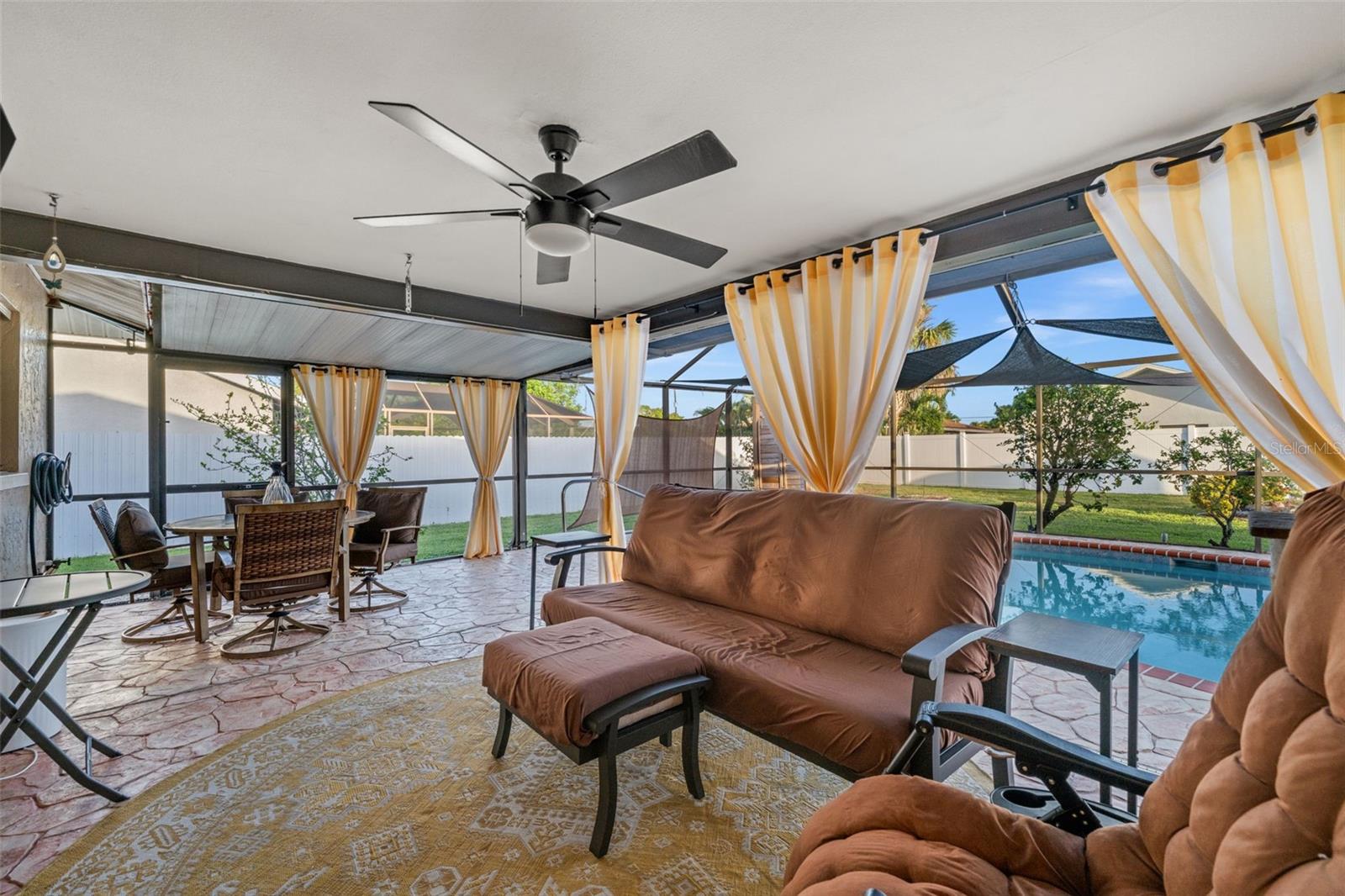 Even more living space. Two additional rooms. SW Florida style!