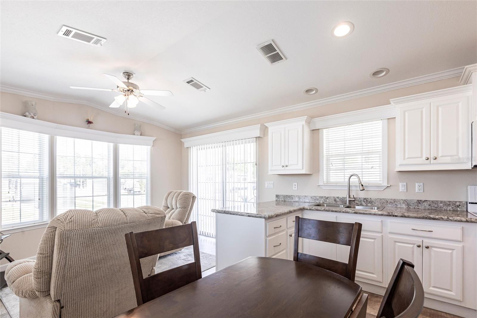 Vaulted ceilings and crown moldoing
