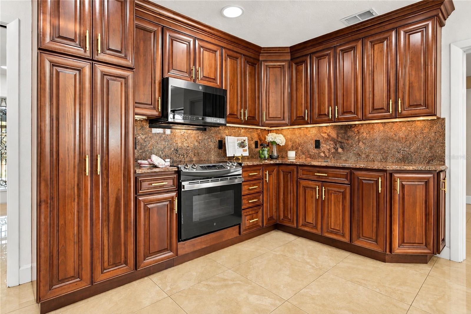 511 BONITO AVENUE, Nokomis, FL 34275