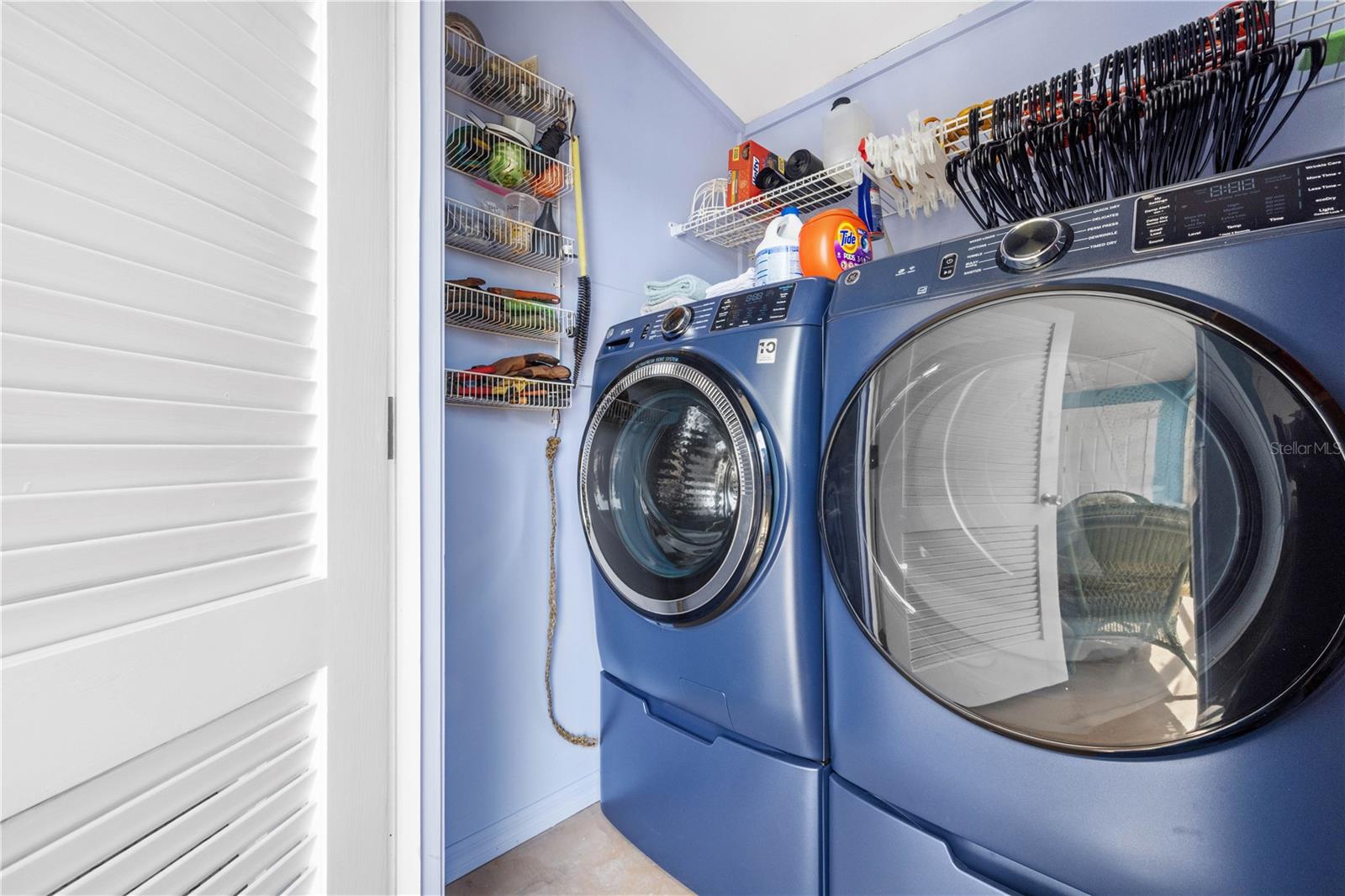 These are the appliances in the laundry closet!