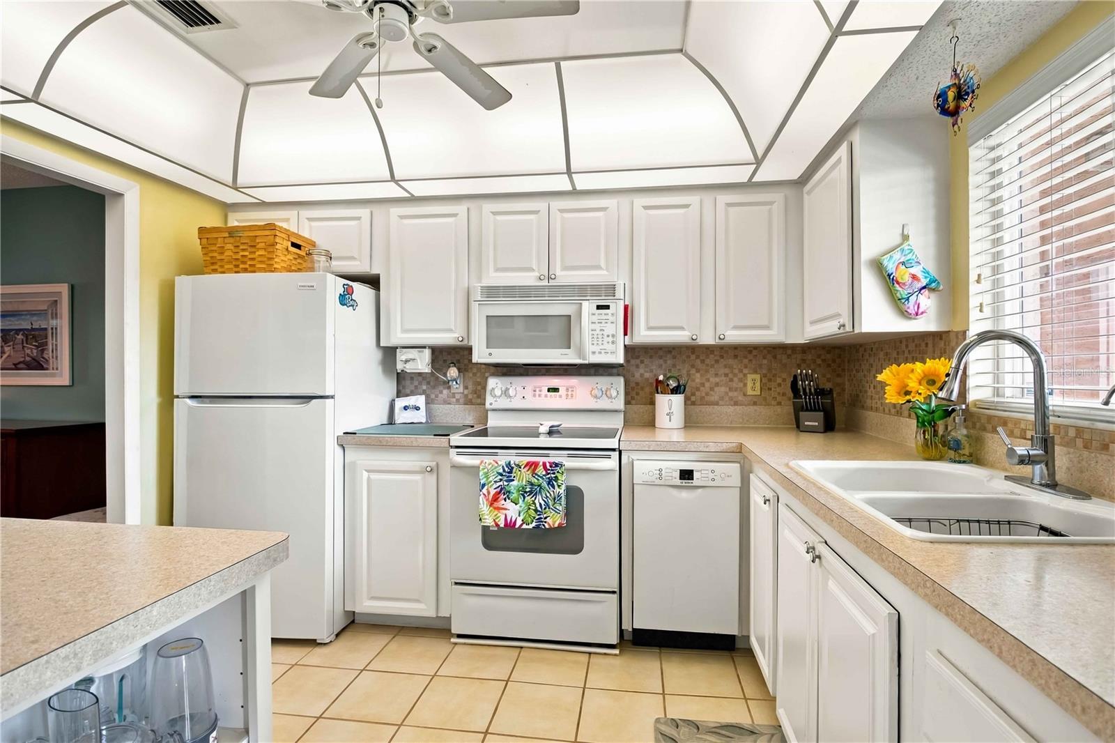3617 LAKE BAYSHORE DRIVE, #401, Bradenton, FL 34205