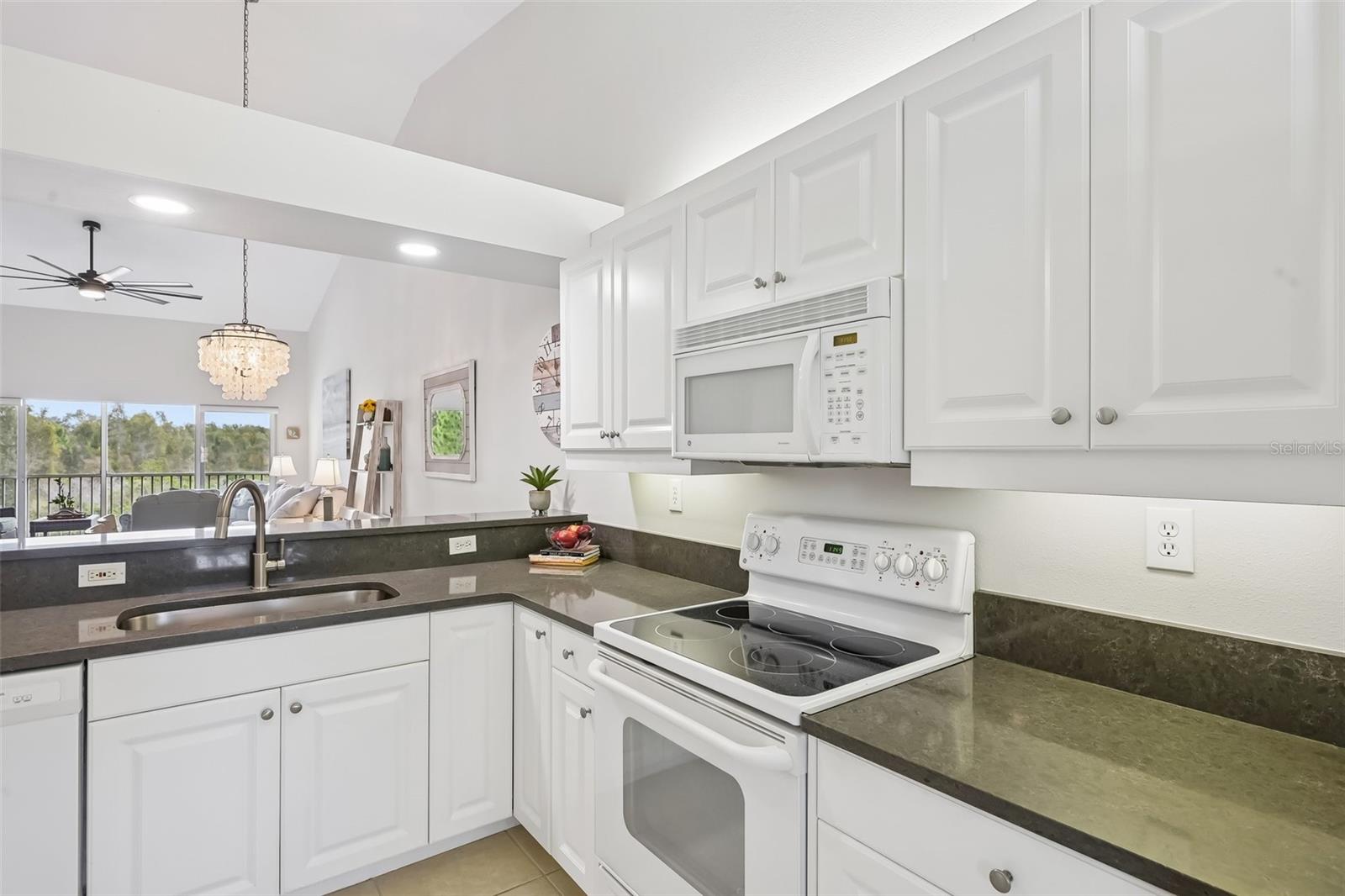 412 SUNSET LAKE BOULEVARD, #202, Venice, FL 34292