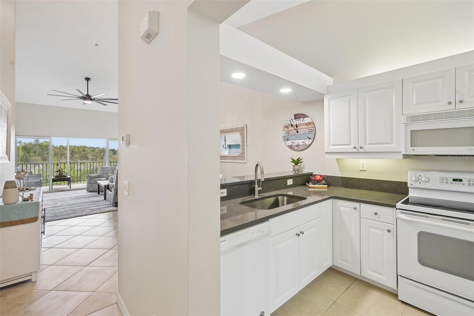 412 SUNSET LAKE BOULEVARD, #202, Venice, FL 34292