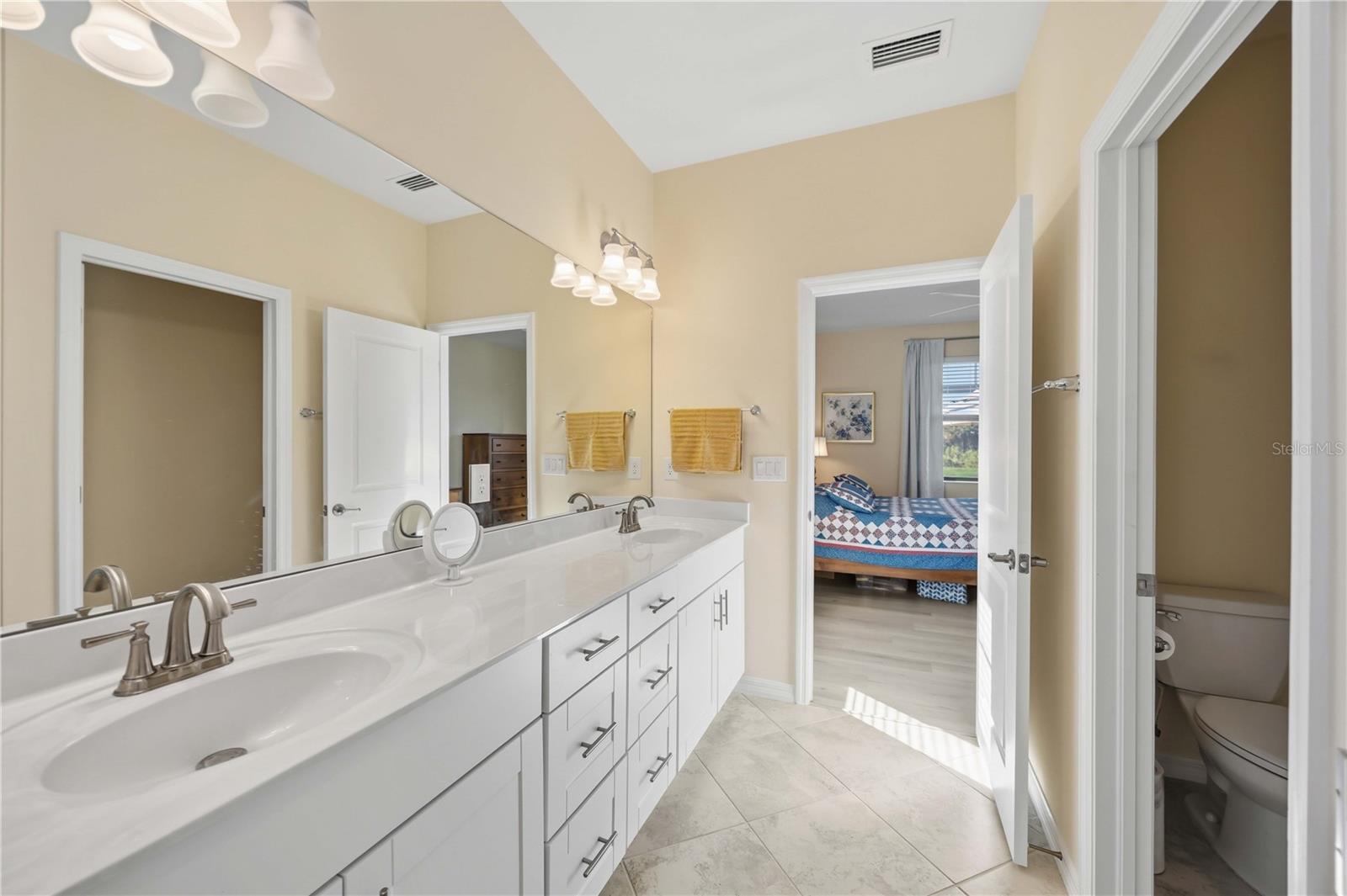 Dual vanities