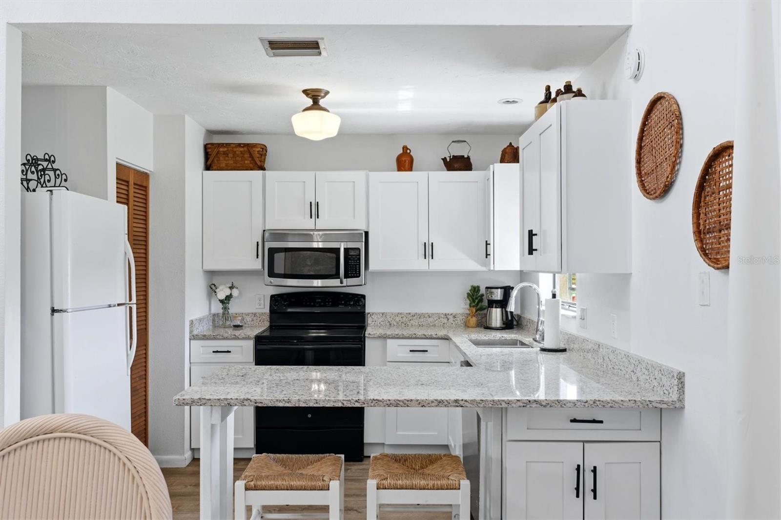 27 MARK TWAIN LANE, Rotonda West, FL 33947