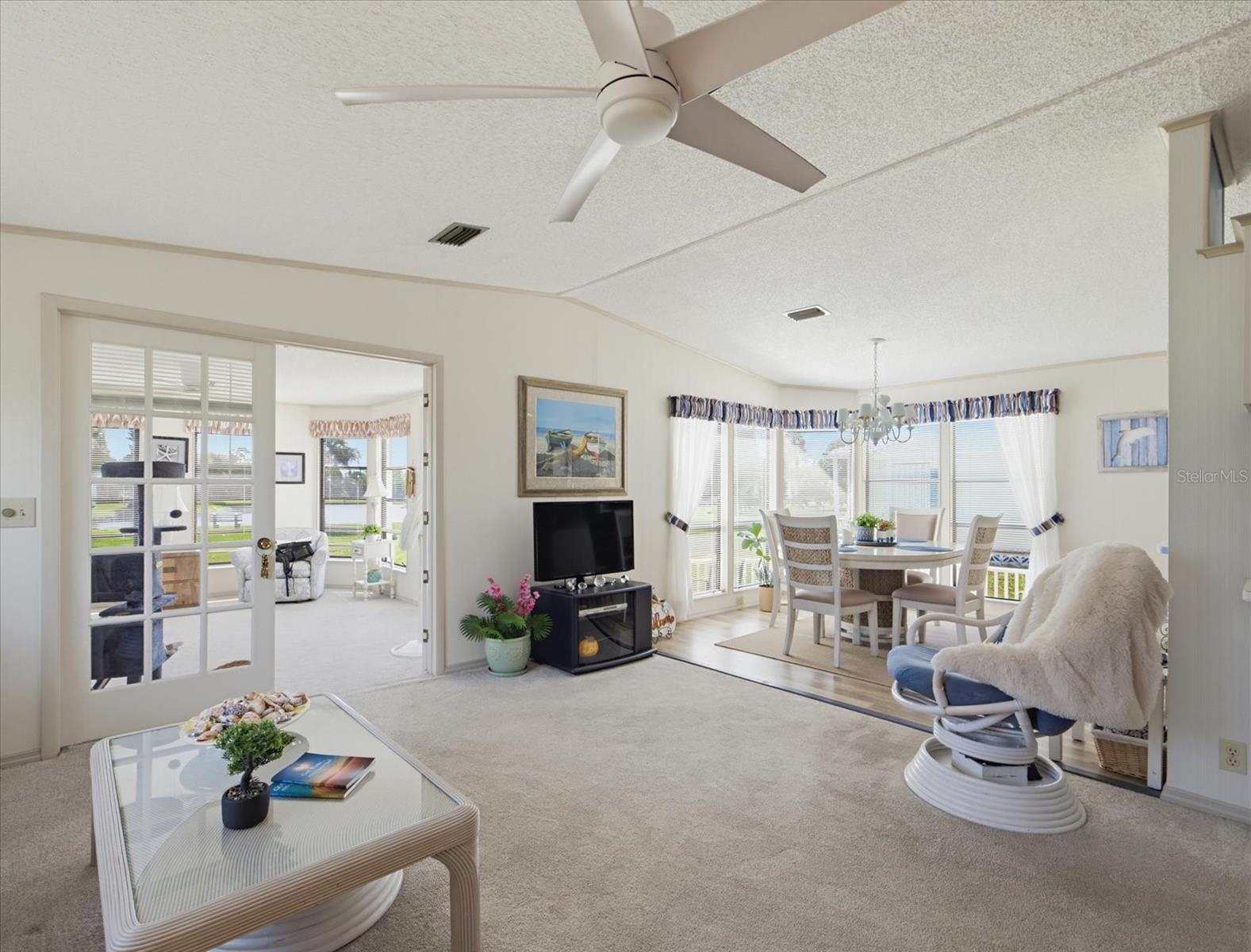 VIEW OF THE LIVING ROOM, FLORIDA AND DINING AREA.
