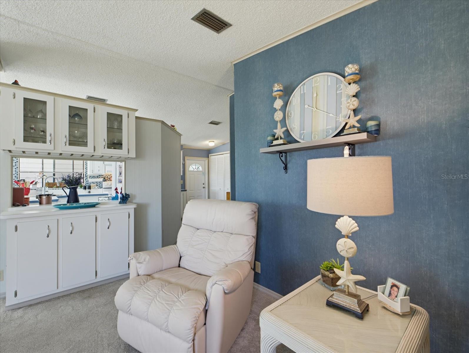 THERE IS DECORATIVE CABINTERY WITH A PASS-THROUGH WINDOW TO THE KITCHEN. THERE IS DECORATIVE CABINTERY WITH A PASS-THROUGH WINDOW TO THE KITCHEN.
