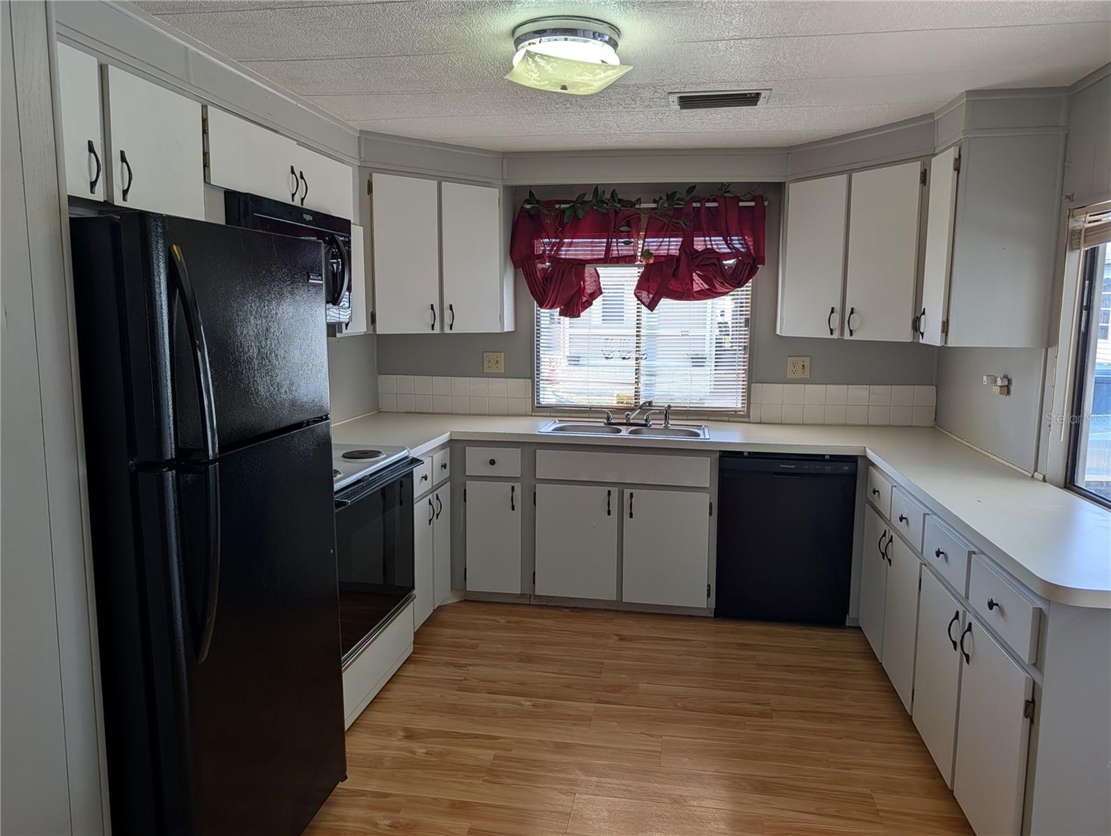 833 CERVINA DRIVE S, Venice, FL 34285 833 CERVINA DRIVE S, Venice, FL 34285