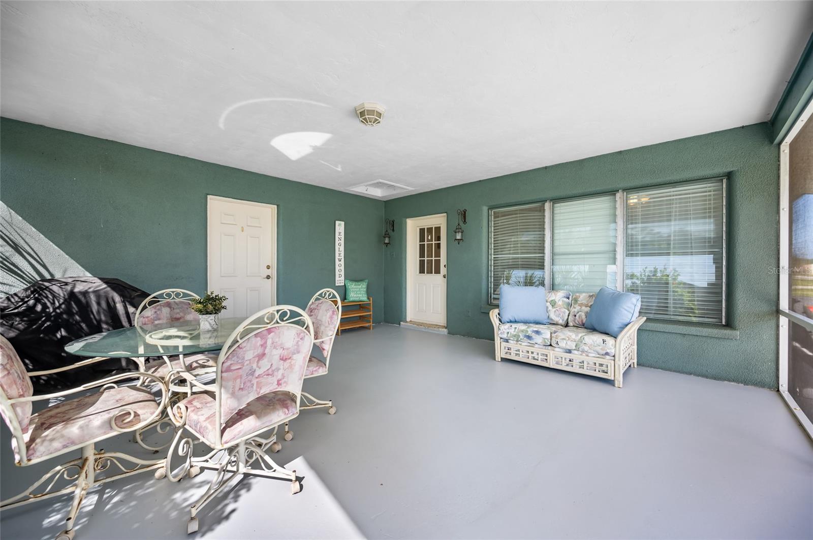 Front Screened and covered lanai