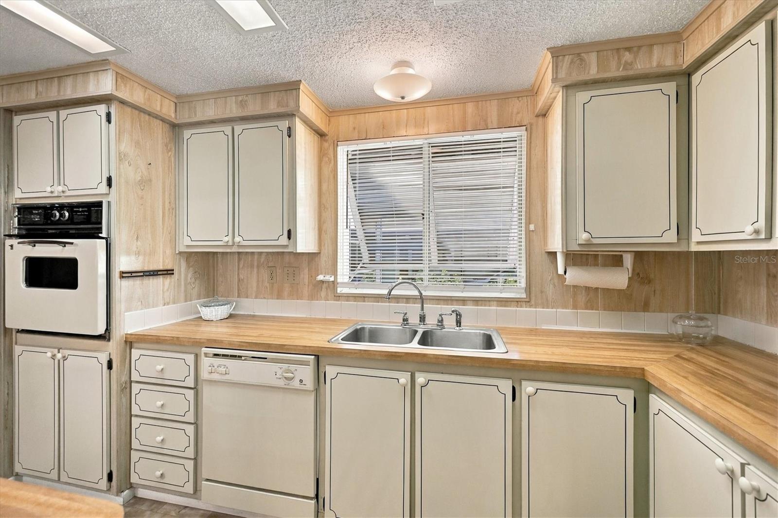 A lot of kitchen cabinets