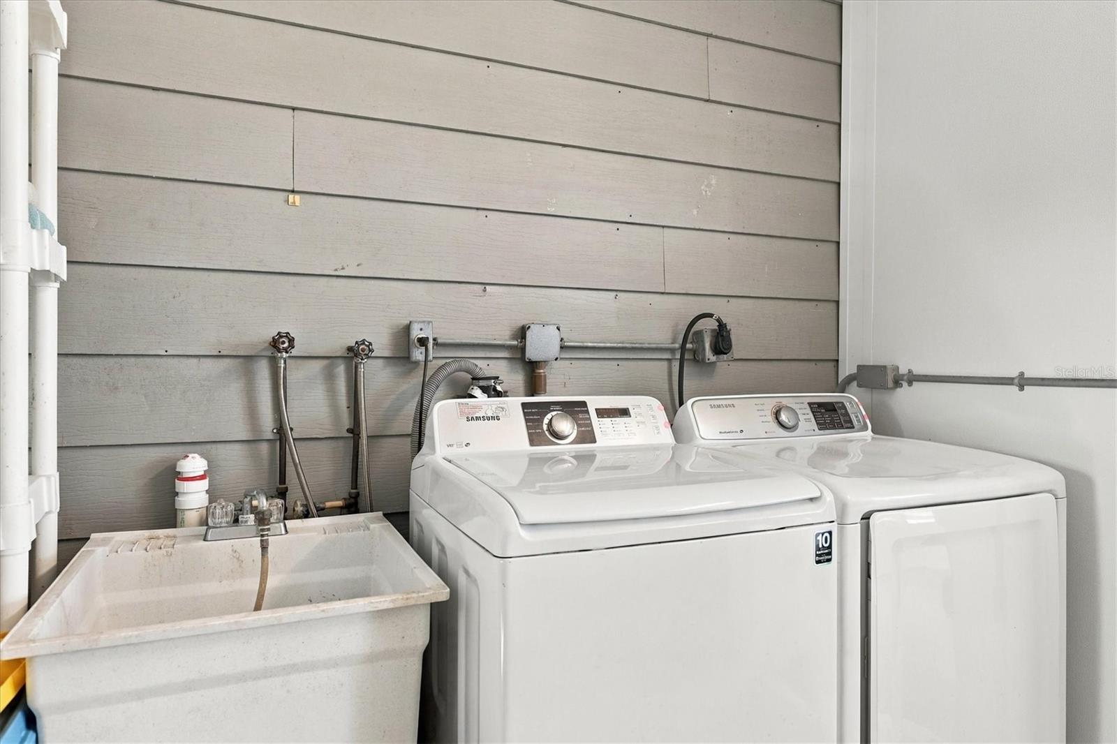 Washer & dryer in shed