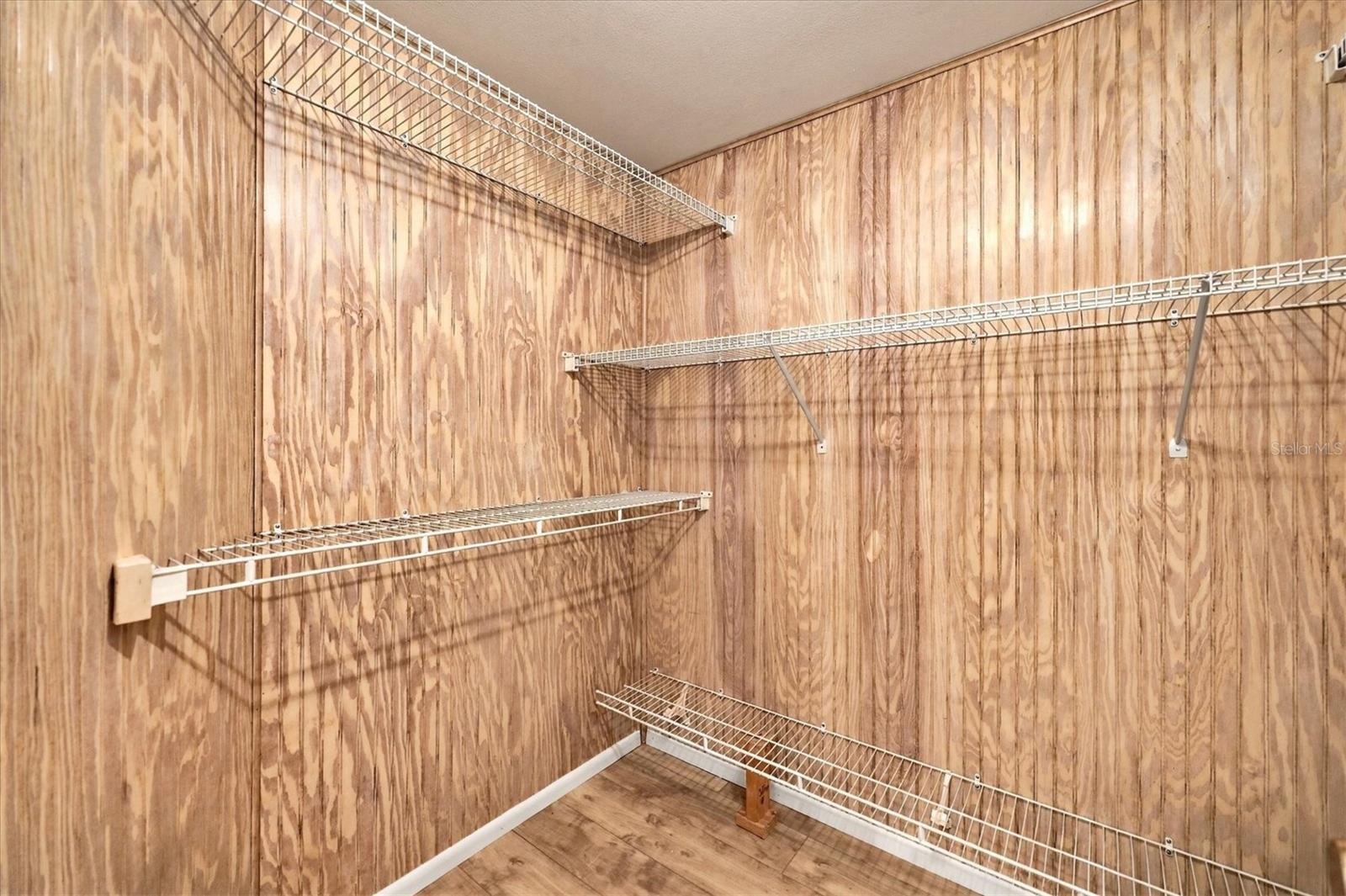 Lg walk-in closet in primary bedroom